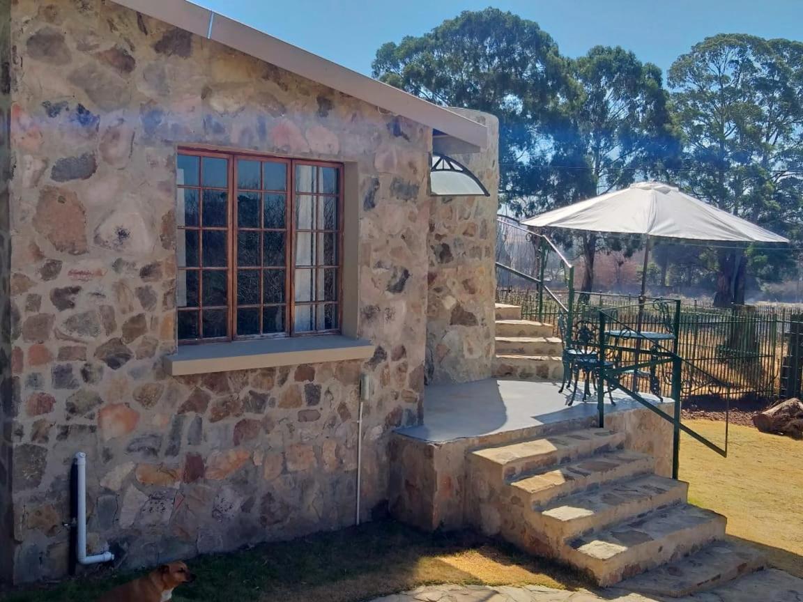Kliphuisjes Dullstroom Buitenkant foto