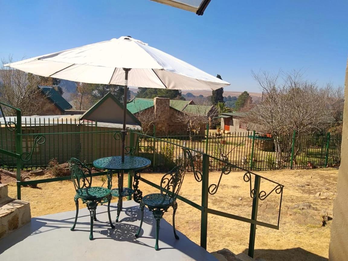 Kliphuisjes Dullstroom Buitenkant foto