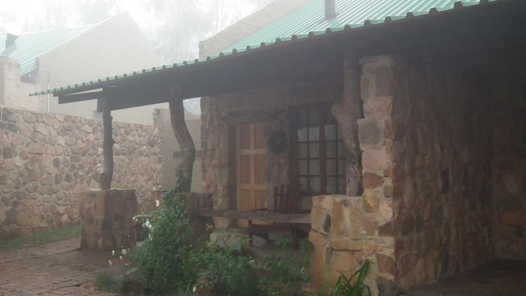 Kliphuisjes Dullstroom Buitenkant foto