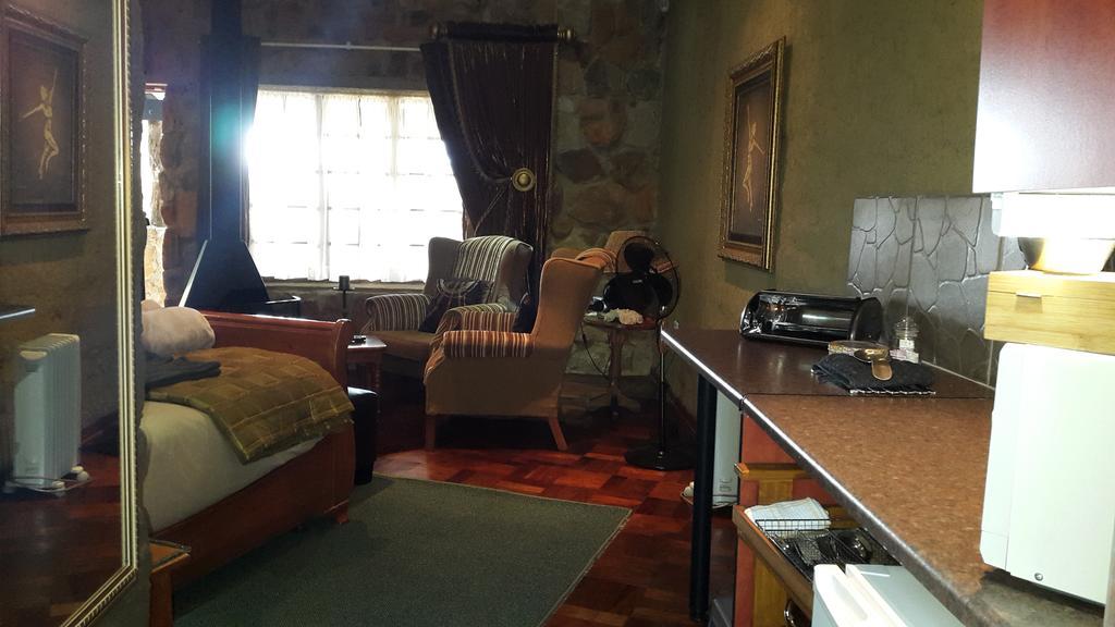 Kliphuisjes Dullstroom Buitenkant foto