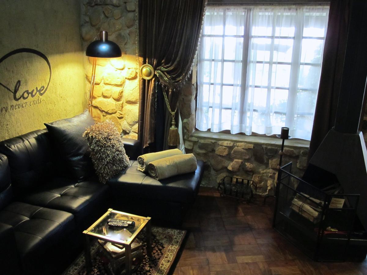 Kliphuisjes Dullstroom Buitenkant foto