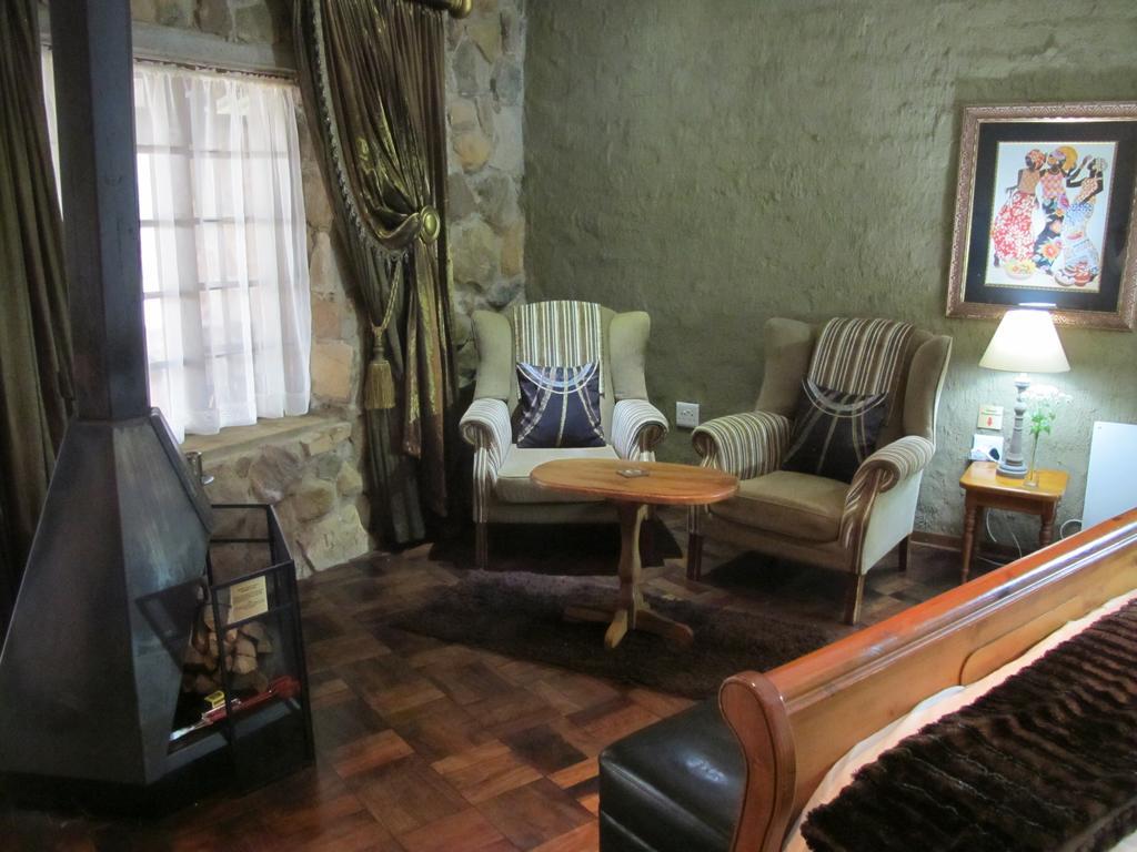 Kliphuisjes Dullstroom Buitenkant foto